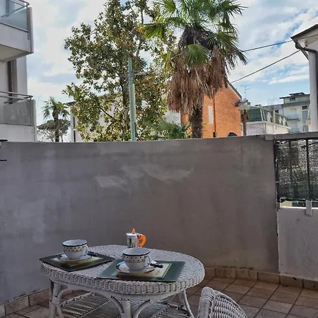 Tuffo In Laguna Silenzioso Bilocale Con Posto Auto Градо